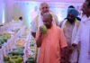 2 किलो के आम को देखकर क्यों रुक गए CM योगी? लखनऊ के मैंगो फेस्टिवल में 800 किस्मों ने सबको किया हैरान CM योगी