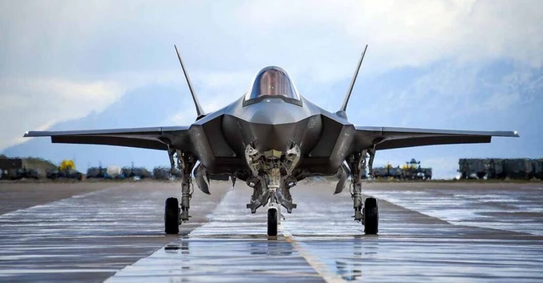 J-35 फाइटर जेट J-35 फाइटर जेट