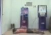 ATM के अंदर ऐसा क्या कर रहा था युवक? वायरल वीडियो ने मचाई हलचल ATM