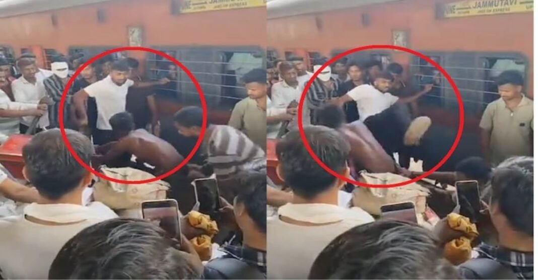 रेलवे स्टेशन पर चोरी के शक में युवक के साथ जो हुआ, उसका VIDEO देख हर कोई रह गया हैरान रेलवे स्टेशन