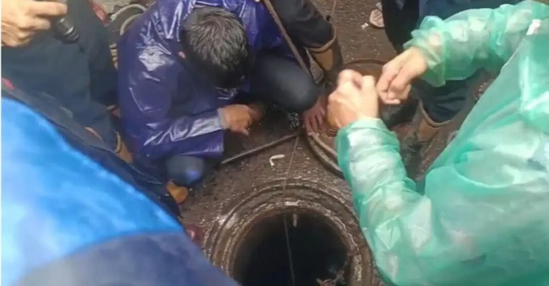 बारिश, खुला मैनहोल और एक दर्दनाक मौत… आखिर किसकी लापरवाही ने ले ली 60 वर्षीय शख्स की जान? खुला मैनहोल