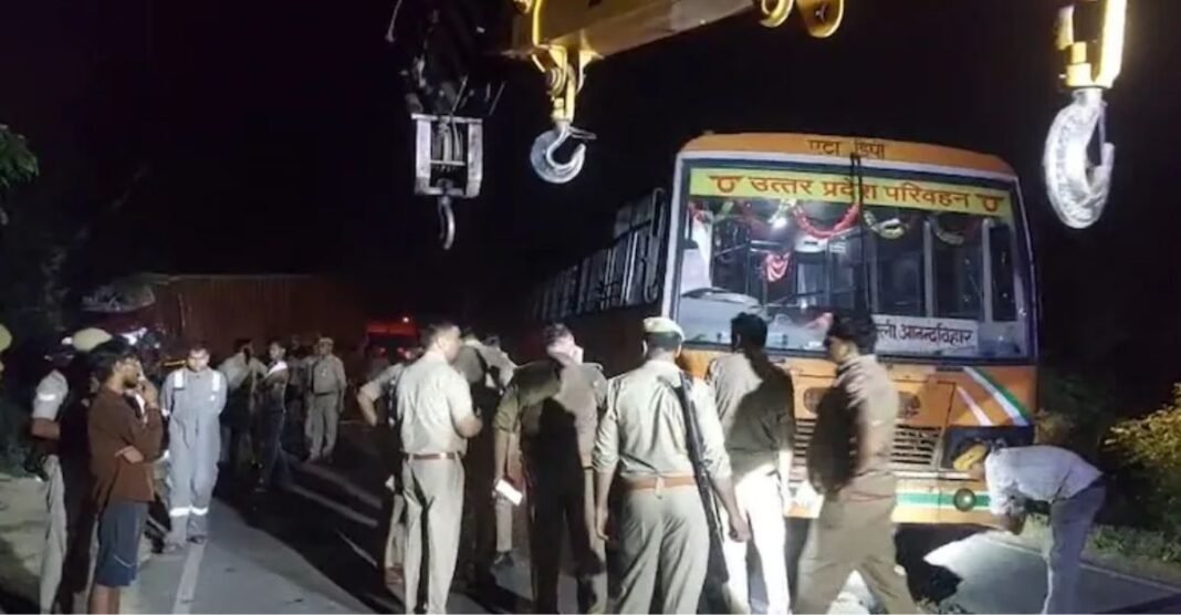 बस खराब हुई, यात्री नीचे उतरे… अगले ही पल हुआ ऐसा कि 5 लोगों की चली गई जान, 12 घायल Etah Road Accident