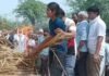 शहीद पिता की चिता के सामने 14 साल की बेटी ने जो किया, देखकर हर किसी की आंखें भर आईं बेटी साक्षी