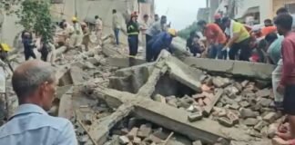 दिल्ली में अचानक गिरी निर्माणाधीन इमारत! मलबे में कई लोगों के फंसे होने की आशंका, मौके पर मचा हड़कंप Delhi News
