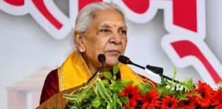 ‘लड़के-लड़कियां भाग जाते हैं…’ राज्यपाल आनंदीबेन पटेल के बयान पर क्यों मचा विवाद? जानिए पूरा मामला राज्यपाल आनंदीबेन पटेल