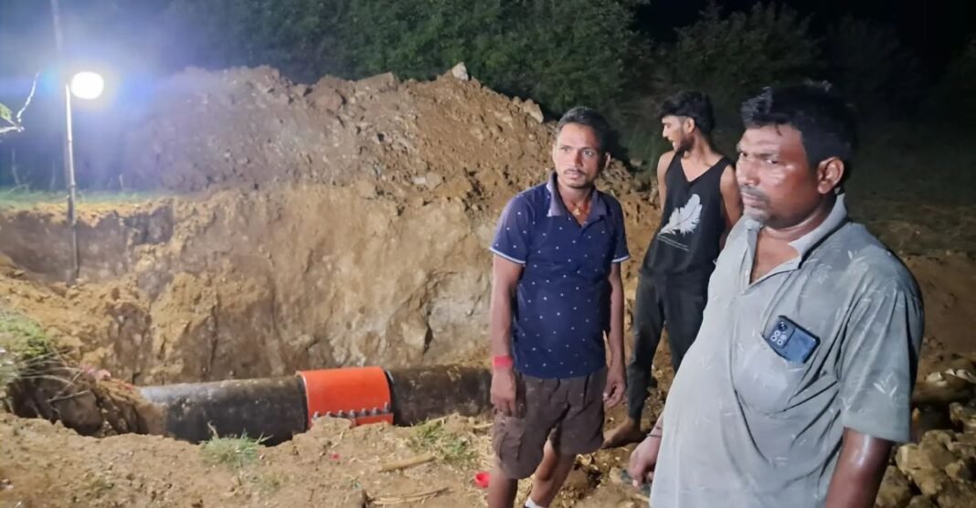 रात के अंधेरे में करोड़ों का खेल! खेत के नीचे क्या कर रहे थे चोर, खुलासा होते ही उड़ गए अधिकारियों के होश Bihar News
