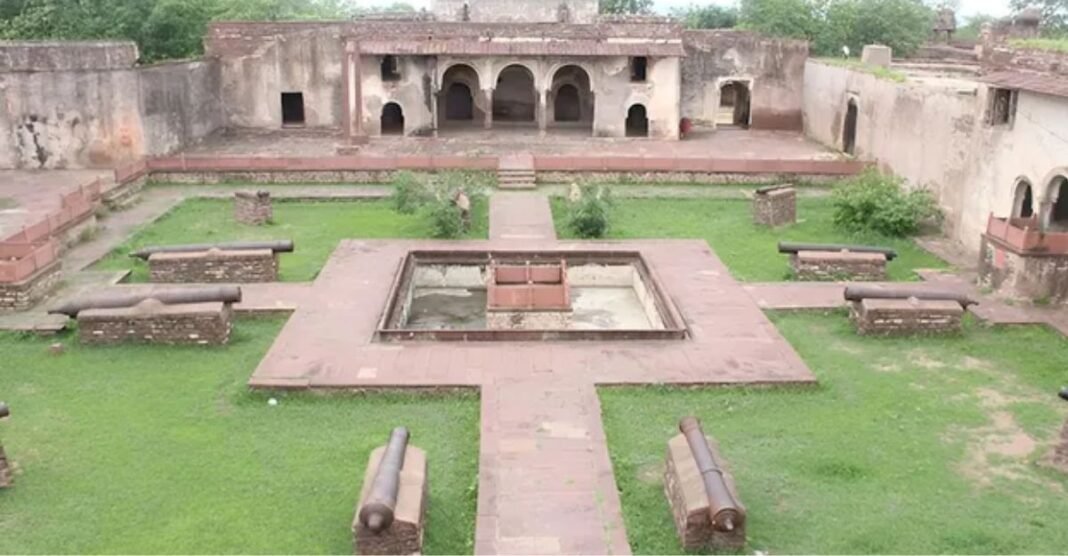 रातों-रात गायब हो गई 500 साल पुरानी ऐतिहासिक तोप! आखिर कौन ले गया देश की बेशकीमती धरोहर? नरवर किला