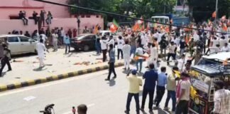 पटना में अचानक क्यों भिड़ गए BJP और कांग्रेस कार्यकर्ता? लाठी-डंडे चले, सिर फटा, गाड़ियों में तोड़फोड़ से मचा हड़कंप Patna News