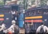 प्रदर्शन कर रहे छात्रों को हिरासत में लेकर जा रही थी पुलिस, फिर जो हुआ देख कर रह जाएंगे हैरान छात्र प्रदर्शन