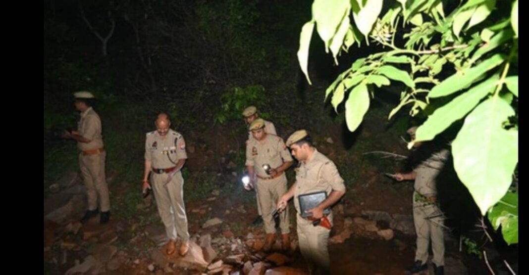 जंगल में घूमने गई युवती के साथ क्या हुआ? वनकर्मी बनकर आए युवकों पर गंभीर आरोप, पुलिस ने शुरू की बड़ी तलाश UP News