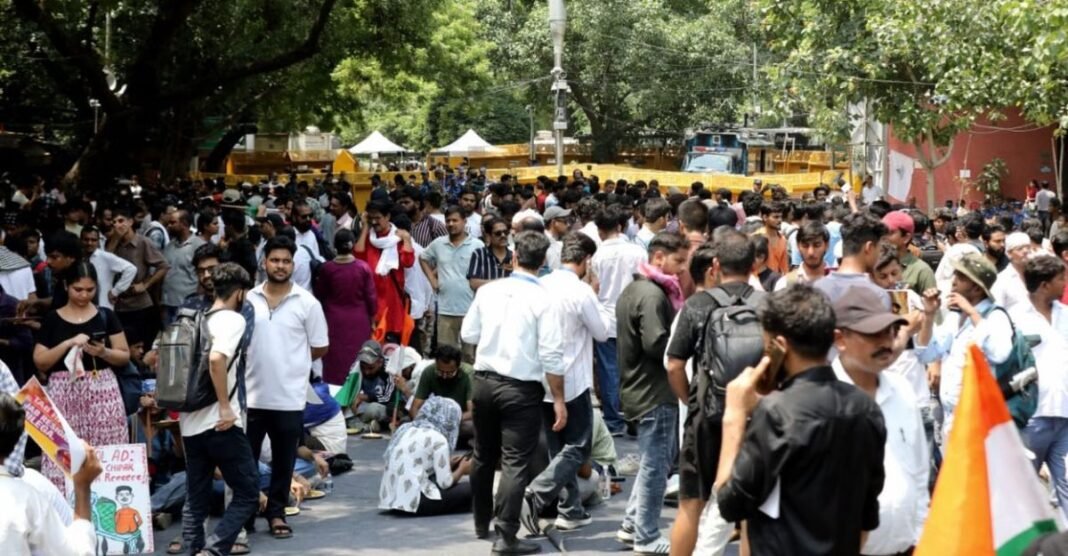 जंतर-मंतर विवाद में नया मोड़! खाना ले जा रहे युवकों को लेकर सामने आई चौंकाने वाली सच्चाई छात्र आंदोलन