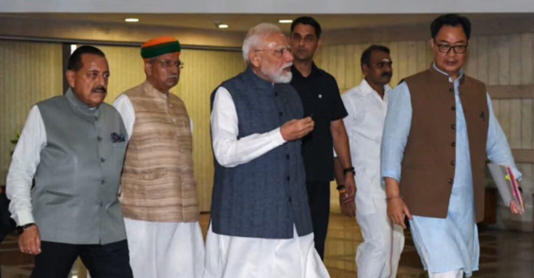 पेपर लीक रोकने के लिए बड़े एक्शन की तैयारी में सरकार! लोकसभा में सोमवार को कौन सा बिल होगा पेश? सरकार