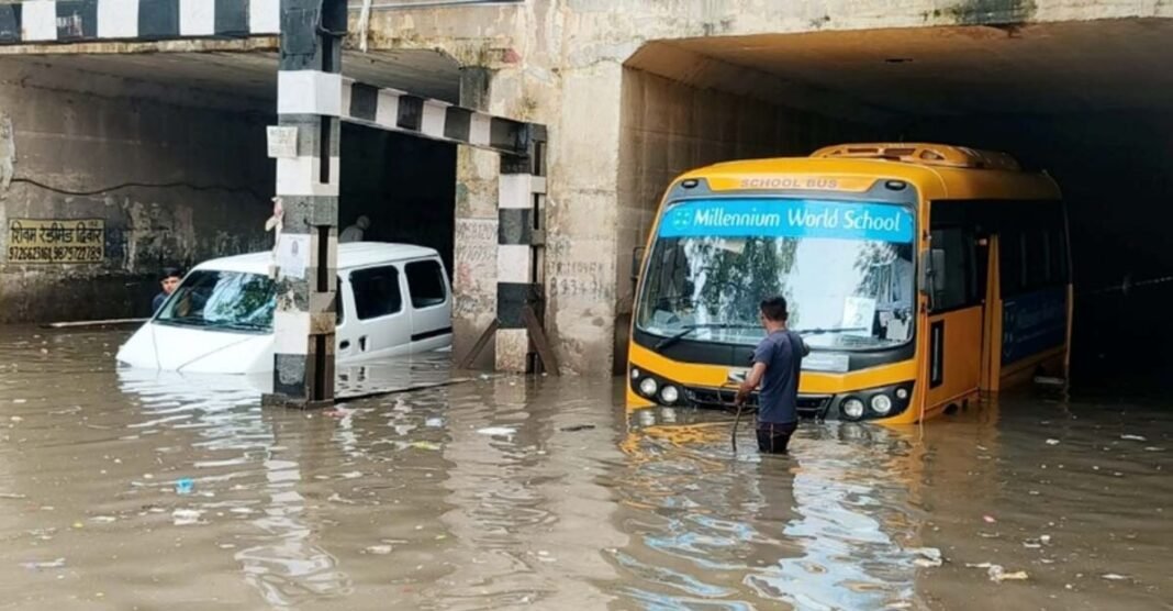 यूपी में 19 लोगों की जान गई, 17 राज्यों में अलर्ट; क्या अभी खत्म नहीं हुआ खतरा? Weather News