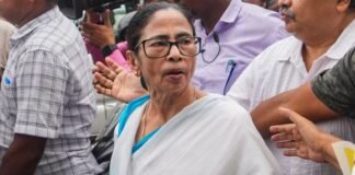 TMC के खातों पर फिर कार्रवाई! 12 और बैंक अकाउंट फ्रीज, बढ़ी ममता बनर्जी की मुश्किलें ममता बनर्जी