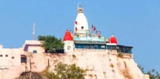 आखिर मनसा देवी मंदिर में क्यों हटाई गई पुजारियों की जेब? नए नियम के पीछे की वजह जानकर रह जाएंगे हैरान मनसा देवी मंदिर