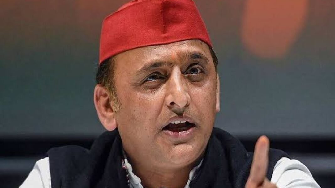 क्या बेटियों के कपड़े फाड़ेंगे? मानसून सत्र में अचानक क्यों भड़क उठे अखिलेश यादव? भरी संसद में पूछ डाले ऐसे सवाल अखिलेश यादव