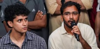 अलवर में धरने पर बैठी कॉकरोच जनता पार्टी, अब आशुतोष रांका ने सरकार से कर दी ये मांग अलवर