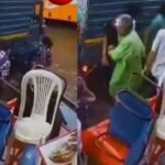 सड़क पर चल रहे थे बच्चे, अचानक खुला नाला बना मौत का जाल! VIDEO में दिखा ऐसा मंजर कि मच गई चीख-पुकार Delhi News