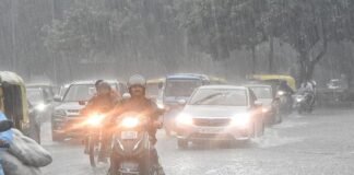यूपी में फिर बदलेगा मौसम का मिजाज! 63 जिलों में बारिश का अलर्ट, इन 2 जिलों में भारी बारिश का खतरा UP Weather