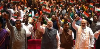 संसद में गतिरोध के बीच NDA का शक्ति प्रदर्शन, हाथों में तिरंगा लेकर निकले PM मोदी-अमित शाह, विपक्ष पर साधा निशाना NDA Meeting