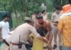 सड़क पर अचानक बेहोश होकर गिरा कांवड़िया, पुलिस ने जो किया उसे देखकर सब रह गए दंग सहारनपुर