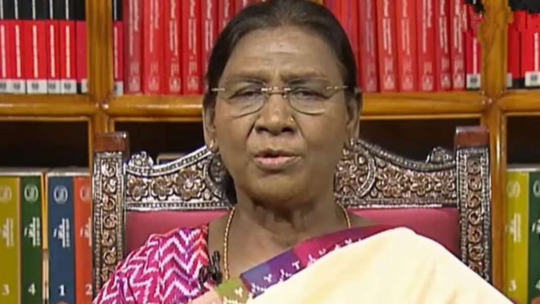 राष्ट्रपति मुर्मू बोलीं- बीते एक दशक में भारत ने दर्ज की तीव्र विकास गति राष्ट्रपति मुर्मू