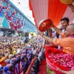 कांवड़ियों पर फूल बरसाने के बाद CM योगी पर बरसी सपा, उदयवीर बोले- ‘ऐसा काम करें कि…’ CM योगी