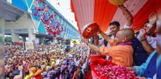 कांवड़ियों पर फूल बरसाने के बाद CM योगी पर बरसी सपा, उदयवीर बोले- ‘ऐसा काम करें कि…’ CM योगी