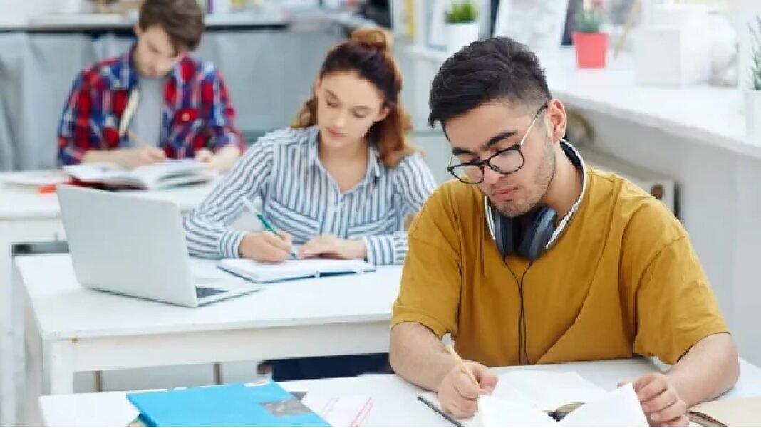 कॉलेज स्टूडेंट्स की हुई बल्ले-बल्ले! Gemini का 1 साल का प्रीमियम प्लान फ्री, ऐसे मिलेगा फायदा Gemini