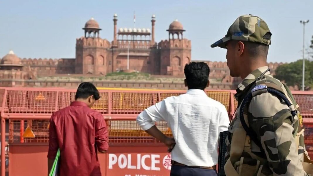 स्वतंत्रता दिवस से पहले दहलाने की साजिश! IGI एयरपोर्ट T3 और हाईकोर्ट को बम से उड़ाने की धमकी, सुरक्षा एजेंसियां हाई अलर्ट पर IGI एयरपोर्ट