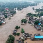यूपी में बारिश ने बढ़ाई टेंशन, उफन रहीं नदियां और बढ़ रहा बाढ़ का खतरा, जानें किन जिलों में अलर्ट UP Rain Alert