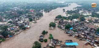 यूपी में बारिश ने बढ़ाई टेंशन, उफन रहीं नदियां और बढ़ रहा बाढ़ का खतरा, जानें किन जिलों में अलर्ट UP Rain Alert