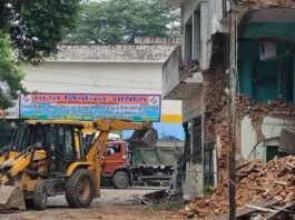 जिस जगह से होता है जिले का कामकाज, वहीं गिरा दी गई मस्जिद… जानें पूरा मामला Saharanpur News