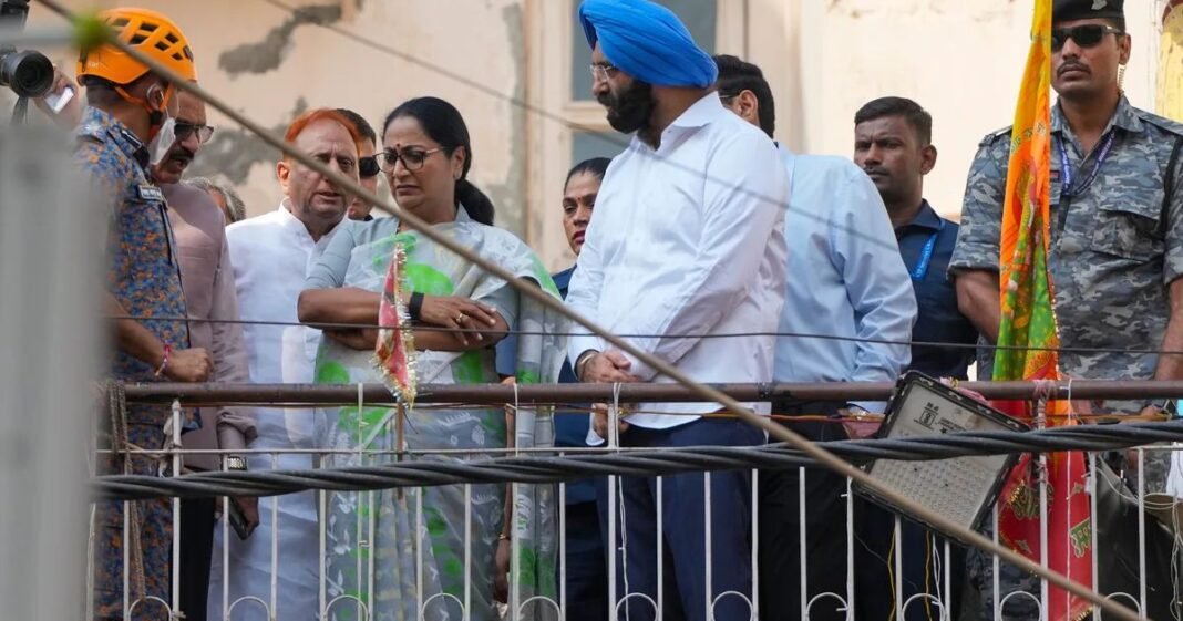 दिल्ली में 5वीं मंजिल का खेल खत्म! बिना मंजूरी बने फ्लोर वाली इमारतों पर CM का बड़ा एक्शन Delhi News