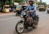 बाइक के हैंडल पर सामान लटकाने पर कटेगा चालान! जानें क्या है ट्रैफिक नियम? बाइक