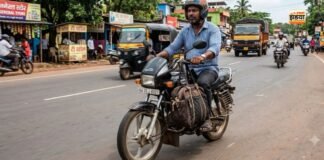 बाइक के हैंडल पर सामान लटकाने पर कटेगा चालान! जानें क्या है ट्रैफिक नियम? बाइक