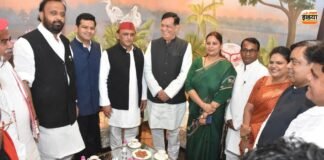 BJP मंत्री की अखिलेश संग तस्वीर ने मचाई हलचल, सवाल उठे तो सपा प्रमुख ने दिया जवाब BJP मंत्री की अखिलेश संग