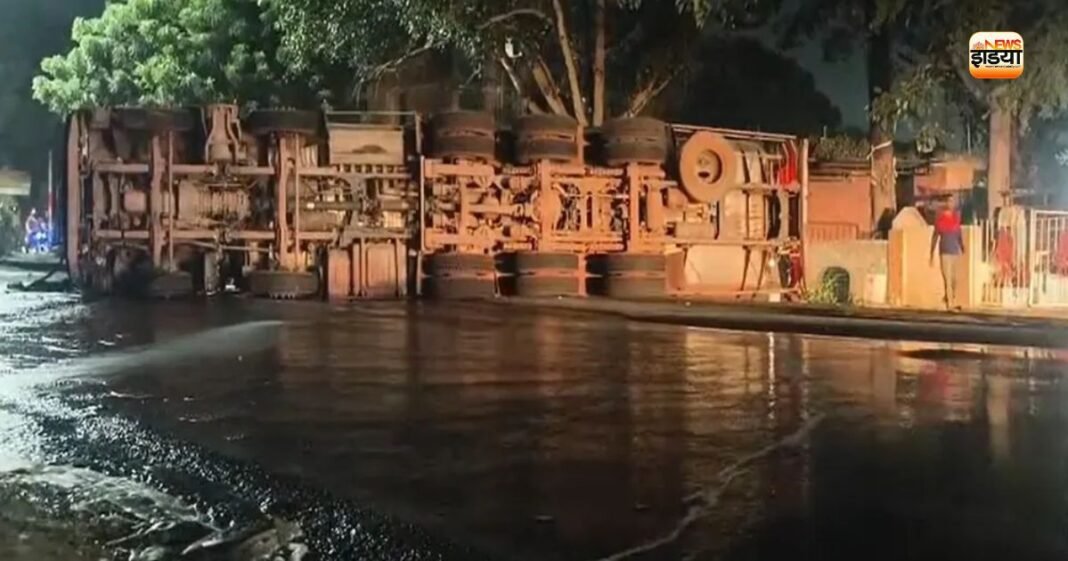 आधी रात सड़क पर बह रहा था हजारों लीटर डीजल, फिर बाल्टी लेकर पहुंच गए लोग, चंद्रपुर में टैंकर पलटा महाराष्ट्र