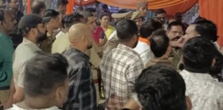 बाराबंकी में आधी रात BJP-सपा में क्यों छिड़ी जंग? आमने-सामने आए नेता, पुलिस ने संभाला मोर्चा बाराबंकी