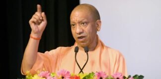 ‘देश को तोड़ने की साजिश!’ CM योगी के इस बयान से यूपी की राजनीति में मची हलचल CM योगी आदित्यनाथ