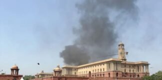 दिल्ली में संसद के नजदीक नॉर्थ ब्लॉक में अचानक क्यों उठने लगा धुएं का गुबार? दमकल की गाड़ियों ने संभाला मोर्चा नॉर्थ ब्लॉक