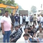 लखनऊ में वकीलों के चैंबरों पर अचानक चला बुलडोजर! सड़क पर क्यों उतर आए वकील? Lucknow News