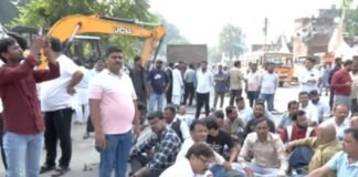 लखनऊ में वकीलों के चैंबरों पर अचानक चला बुलडोजर! सड़क पर क्यों उतर आए वकील? Lucknow News