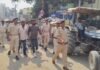 आरा में सनसनी: मॉर्निंग वॉक पर निकले पूर्व कमिश्नर के कातिलों को हथकड़ी पहनाकर सड़क पर घुमाया, पुलिस ने निकाला जुलूस आरा