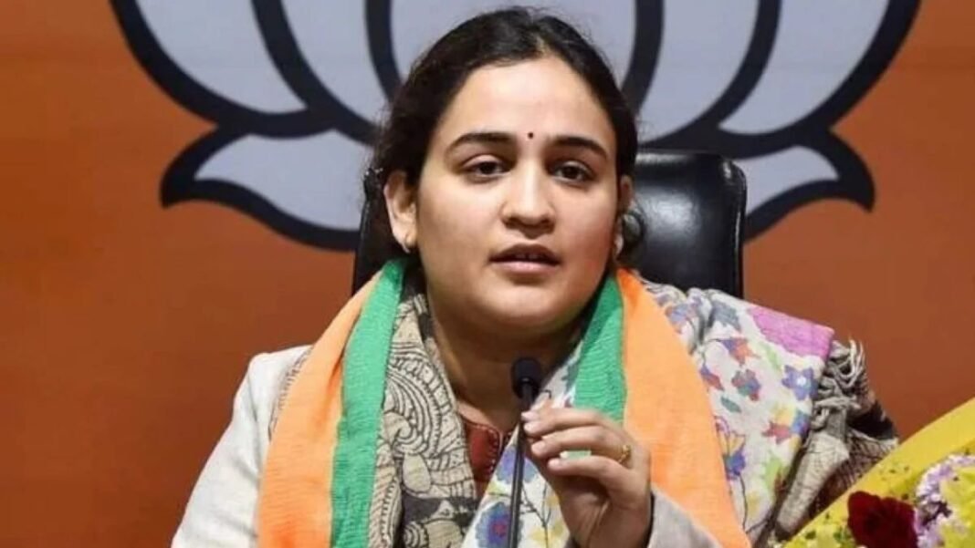 रील्स देखने में गंवा रहे वक्त? अपर्णा यादव की युवाओं को दो टूक- सोशल मीडिया से हटकर इस जरूरी काम पर लगाएं ध्यान अपर्णा यादव