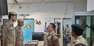 थाने के सरकारी WhatsApp ग्रुप में आया वो ‘अश्लील वीडियो’, क्लिक करते ही उड़ गए पुलिसकर्मियों के होश; फिर जो हुआ… बिजनौर