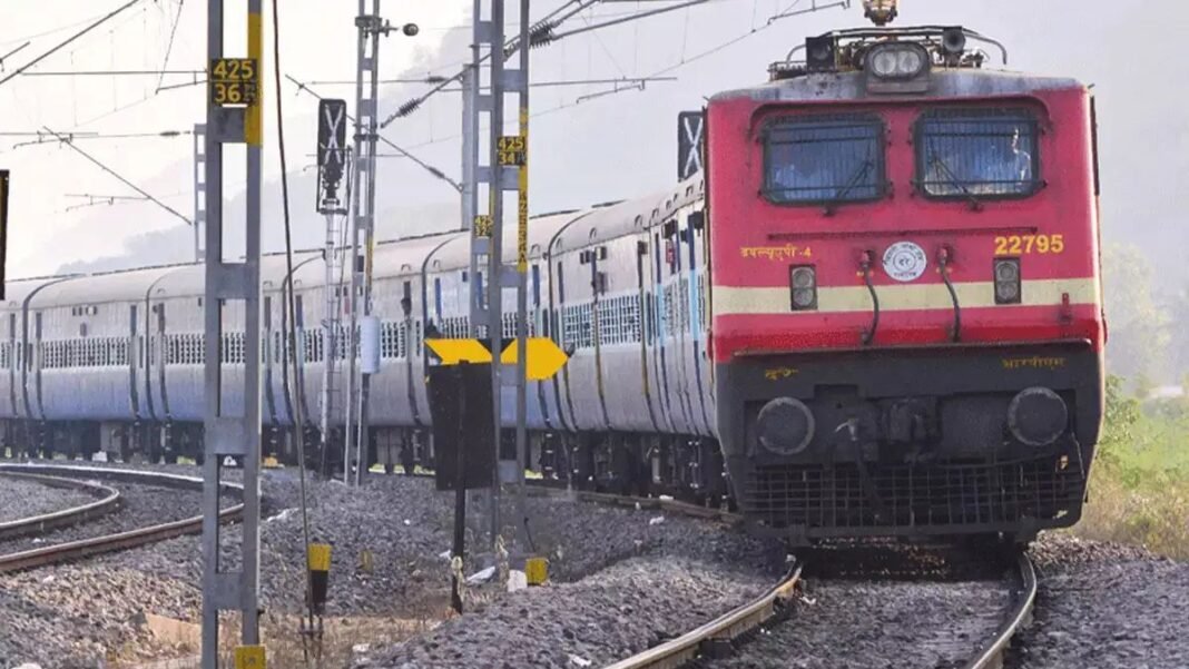 ट्रेन में रात को अब नहीं चार्ज कर सकेंगे मोबाइल, रात 11:00 बजे से सुबह इतने बजे तक बंद रहेंगे चार्जिंग पॉइंट, जाने नया नियम ट्रेन