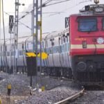 ट्रेन में रात को अब नहीं चार्ज कर सकेंगे मोबाइल, रात 11:00 बजे से सुबह इतने बजे तक बंद रहेंगे चार्जिंग पॉइंट, जाने नया नियम ट्रेन