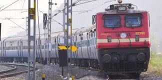 ट्रेन में रात को अब नहीं चार्ज कर सकेंगे मोबाइल, रात 11:00 बजे से सुबह इतने बजे तक बंद रहेंगे चार्जिंग पॉइंट, जाने नया नियम ट्रेन