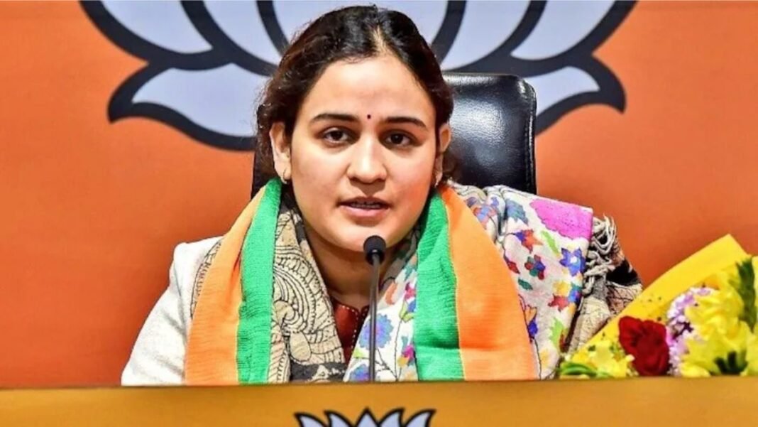 Aparna Yadav का चंद्रशेखर आजाद पर तीखा हमला, CM योगी को चुनौती देने पर बोलीं- ‘पहले उतना बूता…’ चंद्रशेखर आजाद